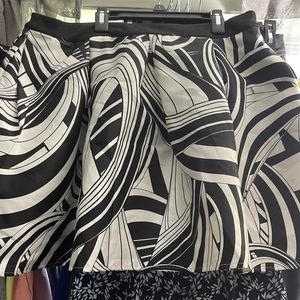 Women’s/Juniors TeezeMe skirt size 15/16